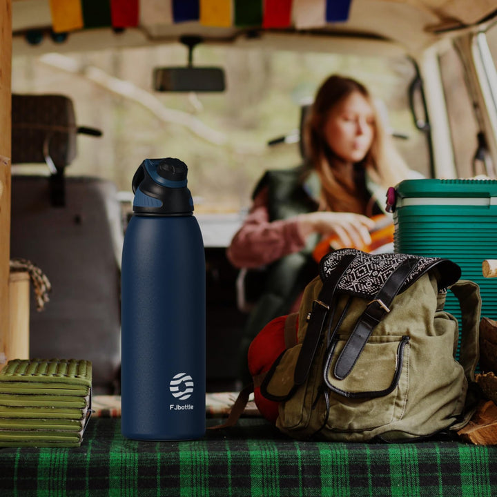 FJbottle 1500ml Edelstahl Trinkflasche Sport mit Magnetischem Deckel BPA-Frei Auslaufsichere Flasche